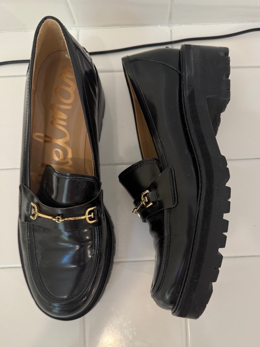 Sam & Edelman Black Loafer with Gold Hardware 9M. Very Good Condition